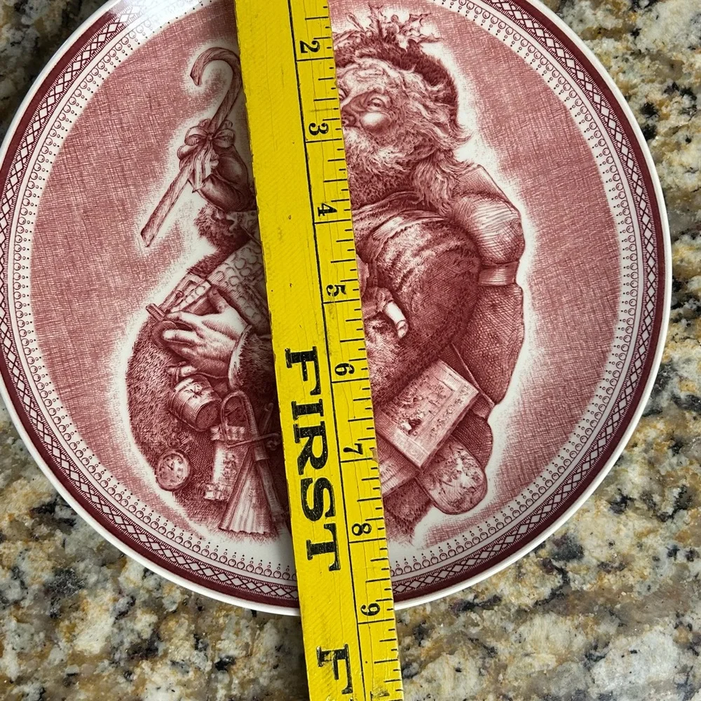 Josiah Wedgwood and sons Red Santa  Williams Sonoma Decorative Holiday Plate
